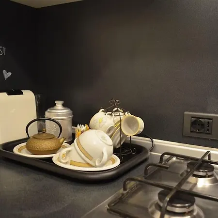 Joyful In A Building From The 1700s Bergame